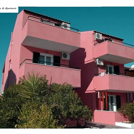 Nireas Corfu Apartmanhotel Aharávi