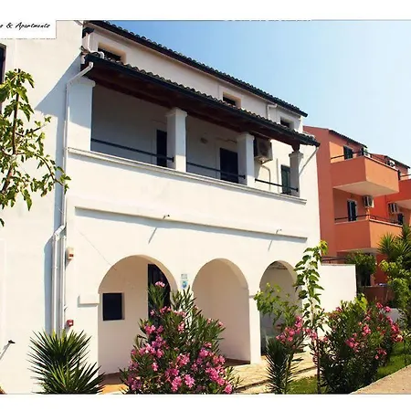 Nireas Corfu Apartmanhotel 3*