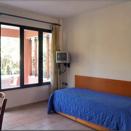Nireas Corfu Apartmanhotel Aharávi